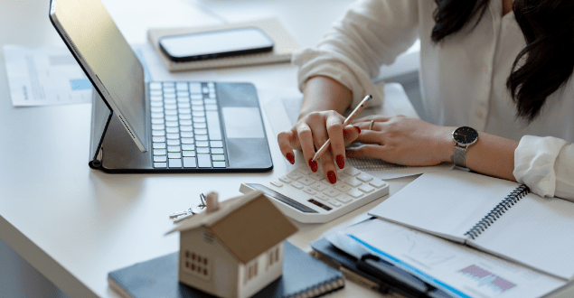 Businesswoman-doing-finances-and-calculating-mortgage-refinancing-in-the-office
